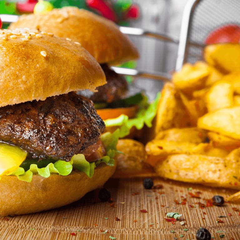 Juicy Cheeseburgers: A Crowd Favorite