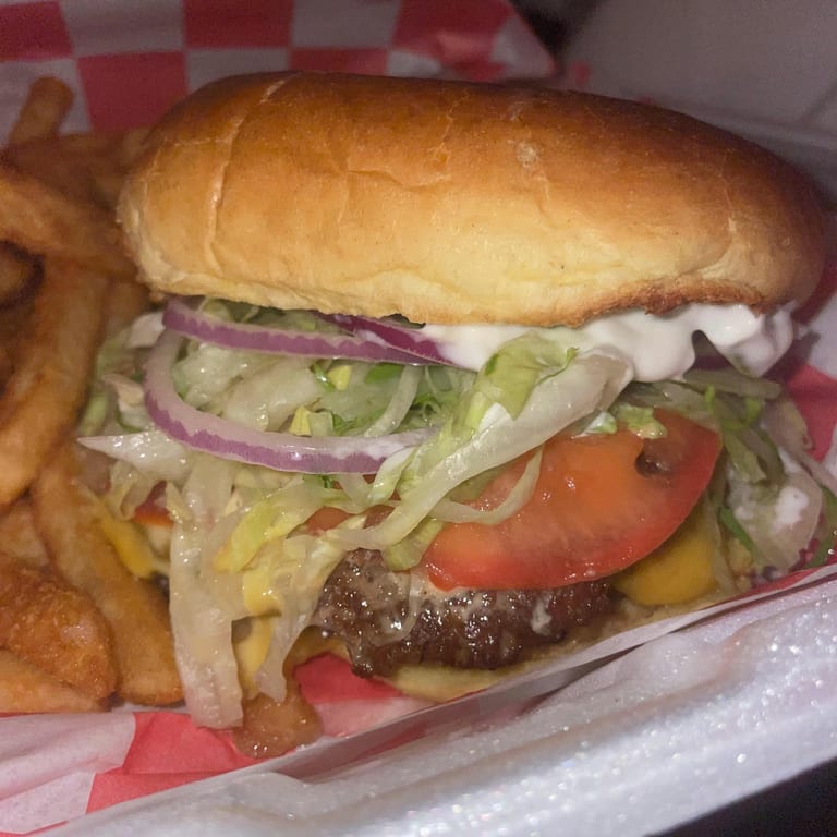 Juicy Cheeseburgers: A Crowd Favorite