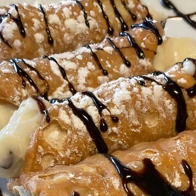 Cannoli.